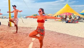 Público faz aula de alongamento na Arena Mundo Ric