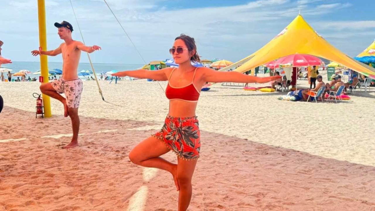 Público faz aula de alongamento na Arena Mundo Ric