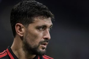 arrascaeta-meia-flamengo-ranking-penaltis