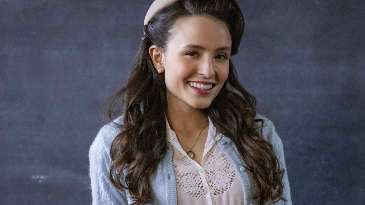 Larissa Manoela caracterizada como Estela para a novela — Foto: 1 de 1 Imagem co