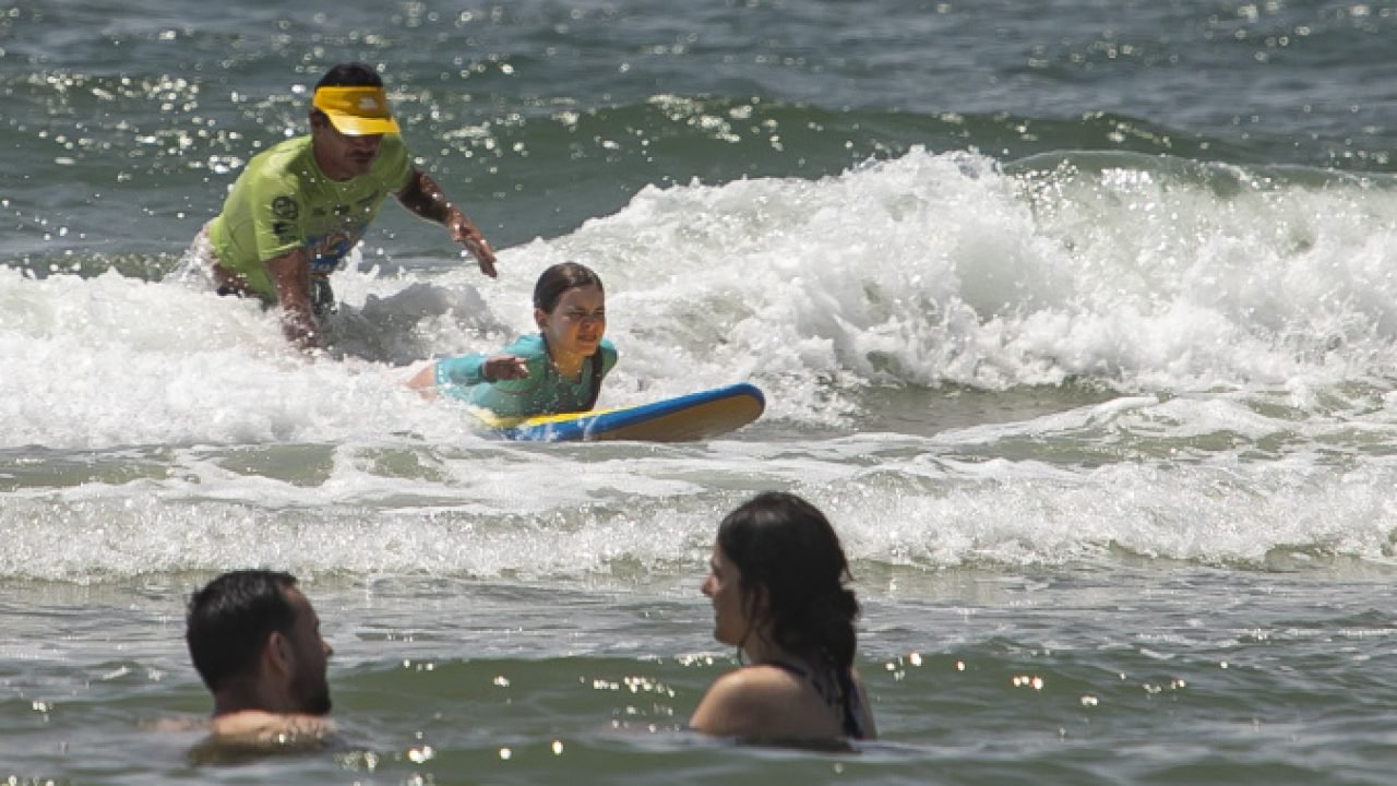 Escolinha de Surfe em Ipanema — Foto: Governo do Paraná