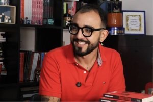 autor-de-suspenses-raphael-montes-revela-ser-medroso