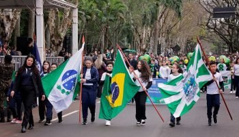 avenida-parana-tera-38-mil-participantes-e-60-veiculos-no-desfile-de-7-de-setembro-6a8f4933cb8c1