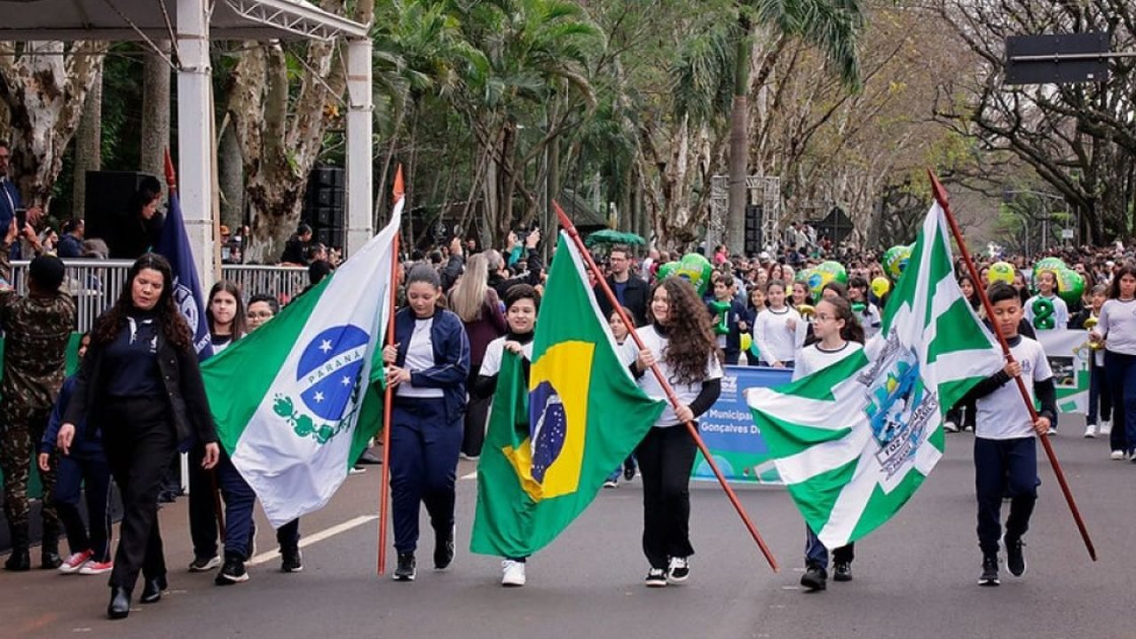 avenida-parana-tera-38-mil-participantes-e-60-veiculos-no-desfile-de-7-de-setembro-6a8f4933cb8c1
