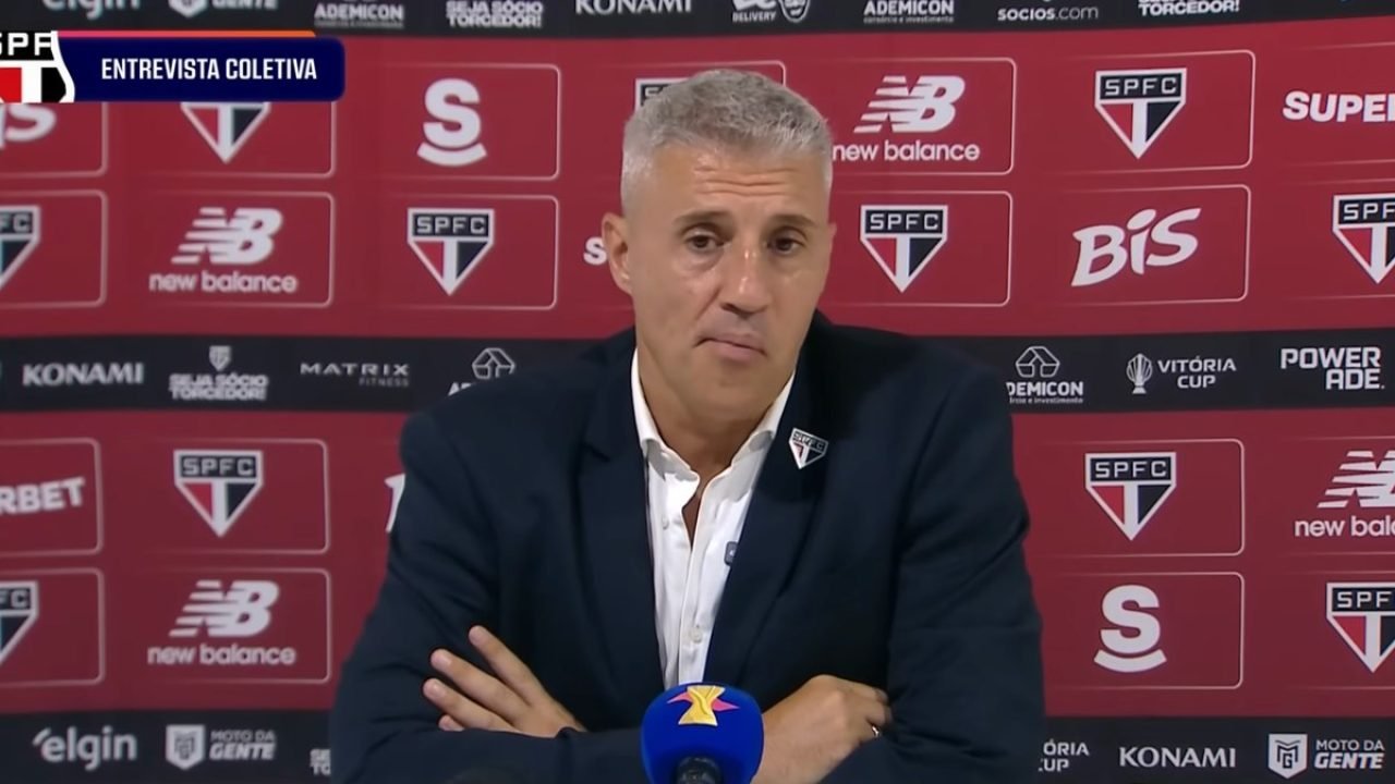 Crespo durante coletiva após derrota para o Mirassol — Foto: ReproduçãoCrespo du