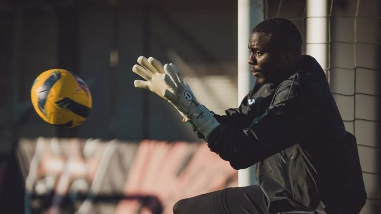 O goleiro Andrew foi formado no Botafogo e estava no Gil Vicente — Foto: Reprodu