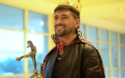 Arrascaeta recebe o troféu de Rei da América 2025 — Foto: Reprodução / Youtube E