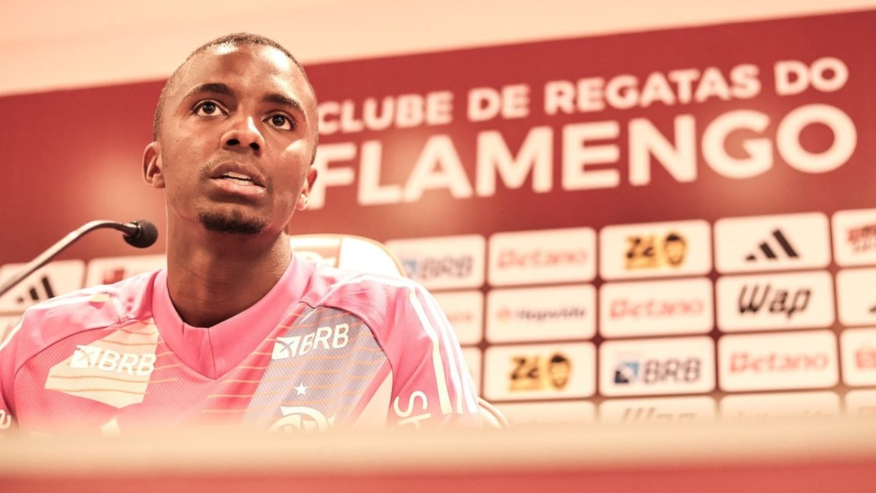 Andrew foi apresentado pelo Flamengo — Foto: Gilvan de Souza / FlamengoAndrew fo