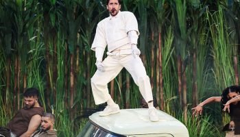 Foto: 1 de 1 Bad Bunny em show no Super Bowl - Metrópoles - Foto: Kindell Buchan