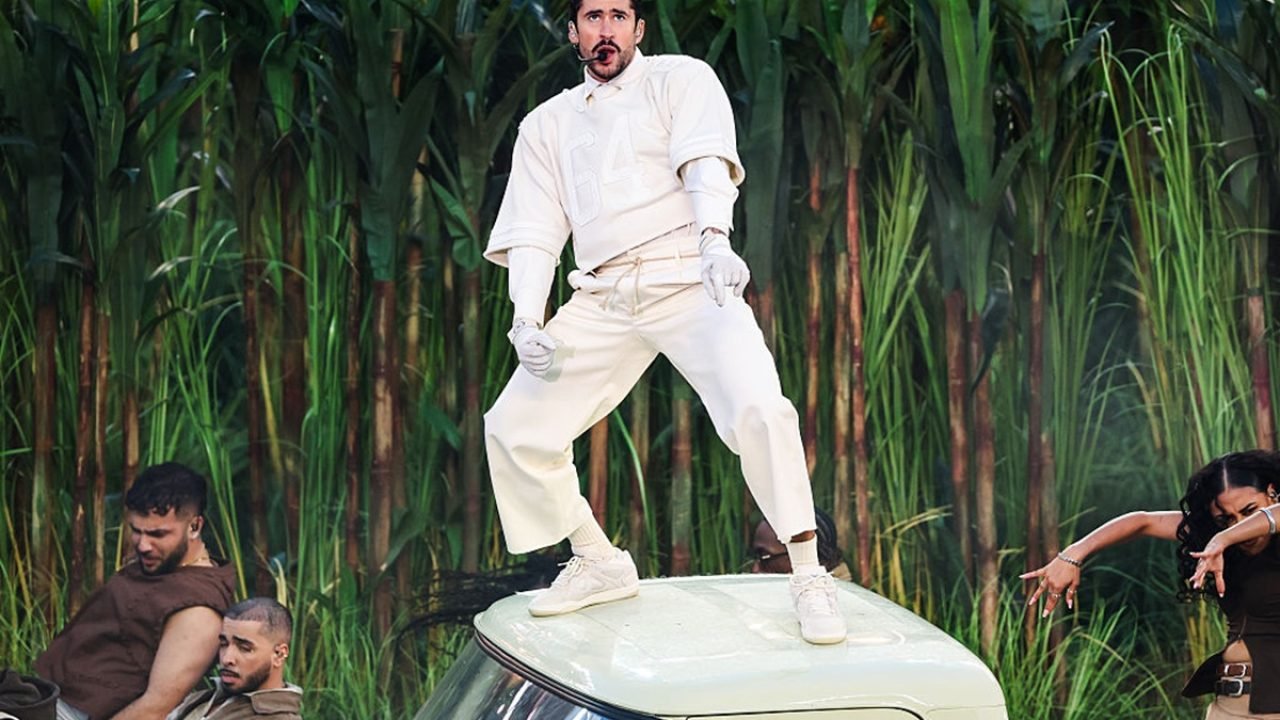 Foto: 1 de 1 Bad Bunny em show no Super Bowl - Metrópoles - Foto: Kindell Buchan