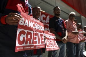 bancarios-fazem-paralisacao-nacional-de-24-horas-n006675820202608201350.jpg