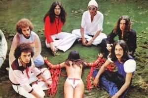 Foto: 1 de 1 Foto colorida dos membros da banda Ave Sangria - Foto: Reprodução/I