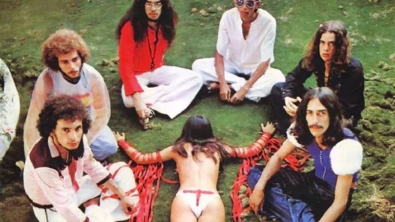 Foto: 1 de 1 Foto colorida dos membros da banda Ave Sangria - Foto: Reprodução/I