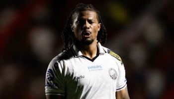 berto-operario-racismo-vila-nova-serie-b