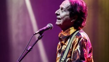 Beto Guedes durante show — Foto: 1 de 1 Beto Guedes durante show - Foto: NewMag