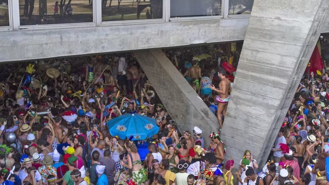 Foto: 1 de 1 Bloco Boi Tolo, do Carnaval de rua do Rio de Janeiro, é reconhecido