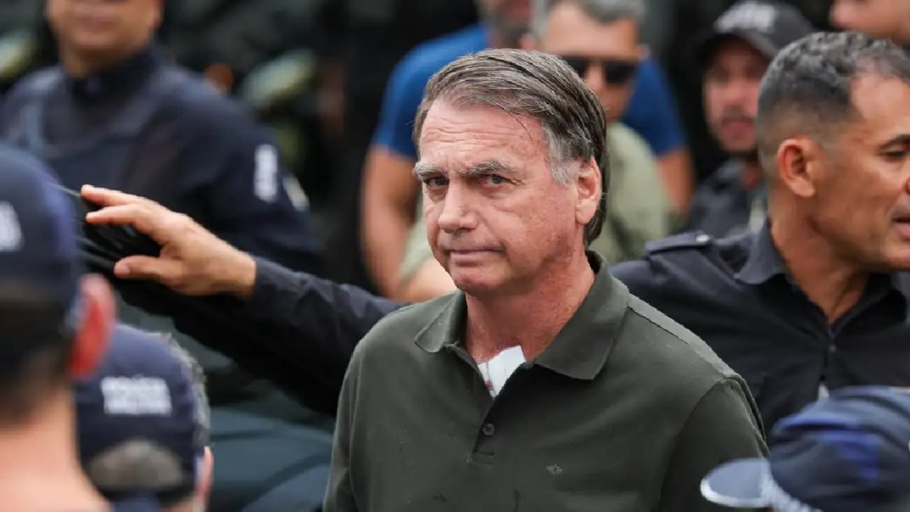 Bolsonaro autorizado a sair da prisão para cirurgia no Natal — Foto: Foto: Fabio