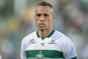 breno-lopes-gol-chapecoense-coritiba-brasileirao