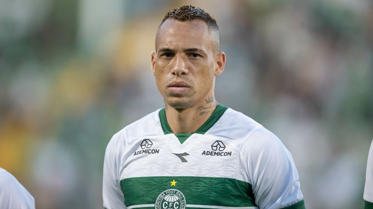 breno-lopes-gol-chapecoense-coritiba-brasileirao