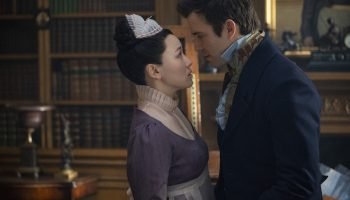 Foto: 1 de 1 Imagem colorida de Yerin Ha como Sophie Baek, Luke Thompson como Be