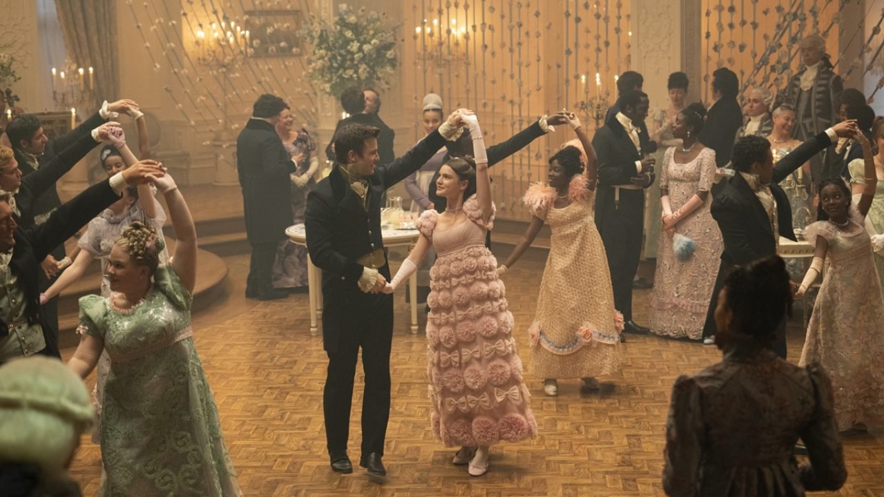 Foto: 1 de 1 Imagem colorida de Luke Thompson e Florence Hunt na série Bridgerto