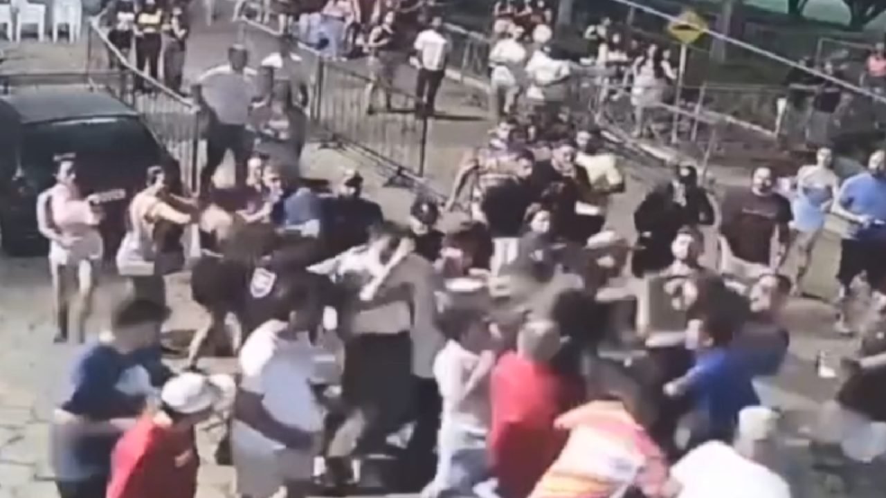 Confusão no carnaval de Tibagi — Foto: Foto: Reprodução/Câmeras de segurança