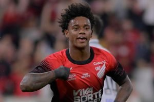 bruninho-aumento-salarial-athletico-promessa