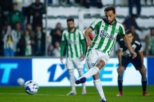 Nenê impede reação do Vasco e Juventude derrota equipe carioca — Foto: Fernando