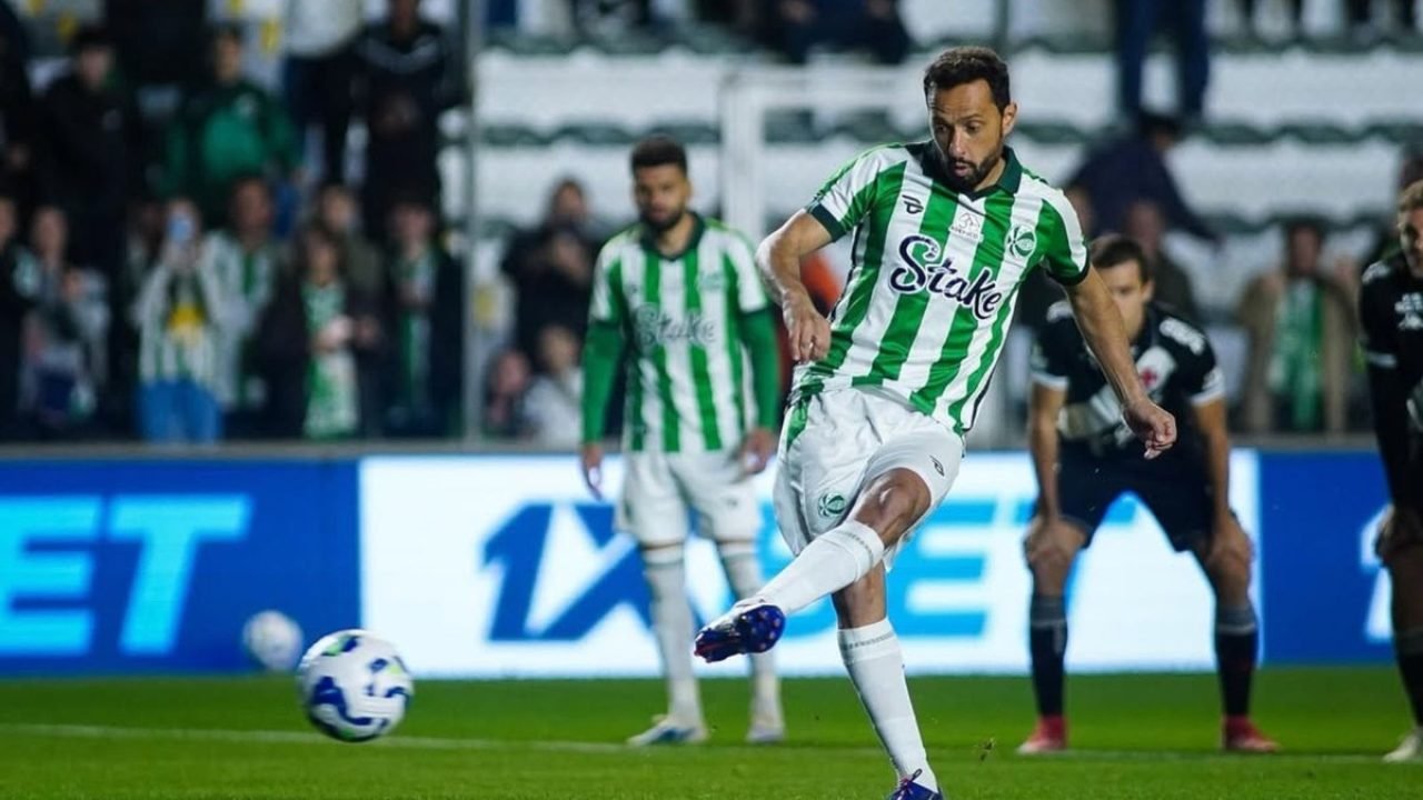Nenê impede reação do Vasco e Juventude derrota equipe carioca — Foto: Fernando
