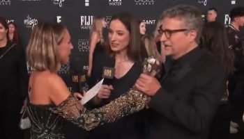 Kleber Mendonça Filho recebe o prêmio de Melhor Filme Internacional — Foto: 1 de