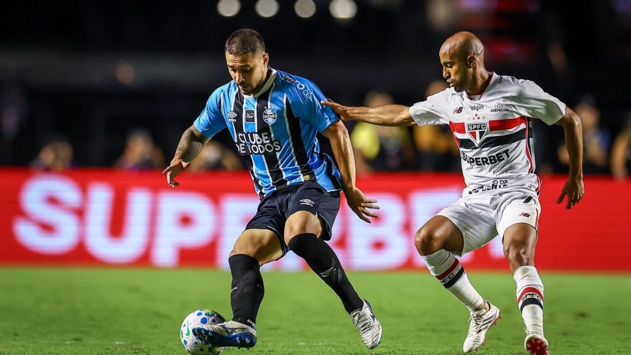 São Paulo vence Grêmio em estreia de camisa polêmica — Foto: Lucas Uebel / Grêmi