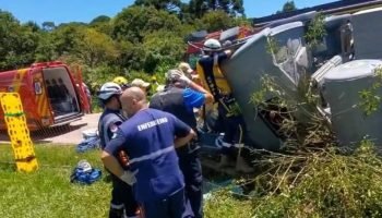 caminhoneiro-preso-ferragens-caminhao-sjp-1-960x592-1