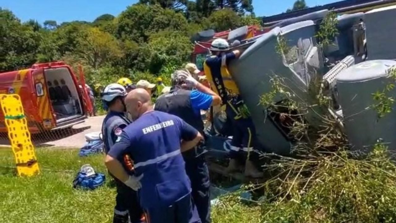 caminhoneiro-preso-ferragens-caminhao-sjp-1-960x592-1