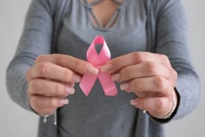 cancer-mama-prevencao-protecao-financeira-960x592-1