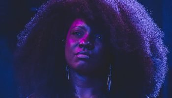 Foto: 1 de 1 Imagem colorida da Cantora Adriana Araújo - Metrópoles - Foto: Repr