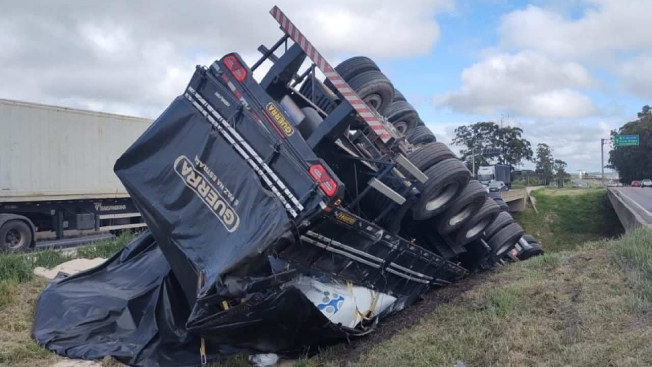 carreta-tomba-rodovia-do-xisto-960x592-1