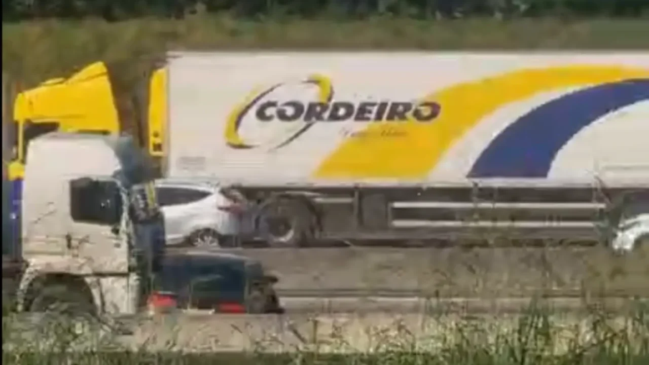 carro-arrastado-na-via-dutrajpg-1536x1003006492190202607012256.webp.webp