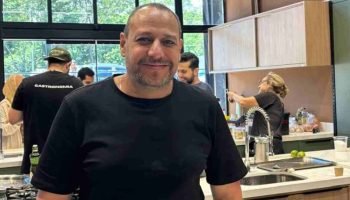 A equipe do Pesadelo na Cozinha em ação durante os preparativos em Foz do Iguaçu