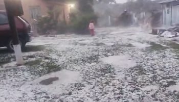 Chuva de granizo transforma paisagem na Lapa — Foto: Chuva de granizo transforma