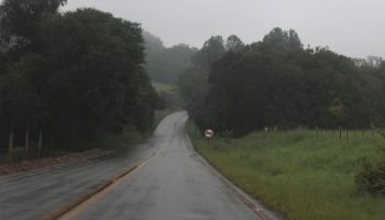 Os ventos intensos podem variar de 40 a 60 km/h. (Foto: Ari Dias)