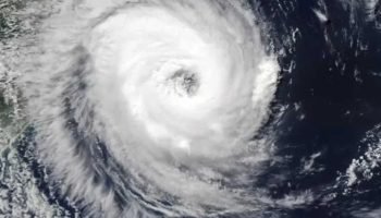 O ciclone impulsionará uma frente fria em direção ao Brasil. — Foto: O ciclone i