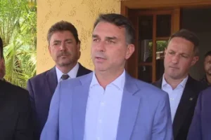 coletiva-flacio-bolsonaro-qg-brasilia-06-10-26