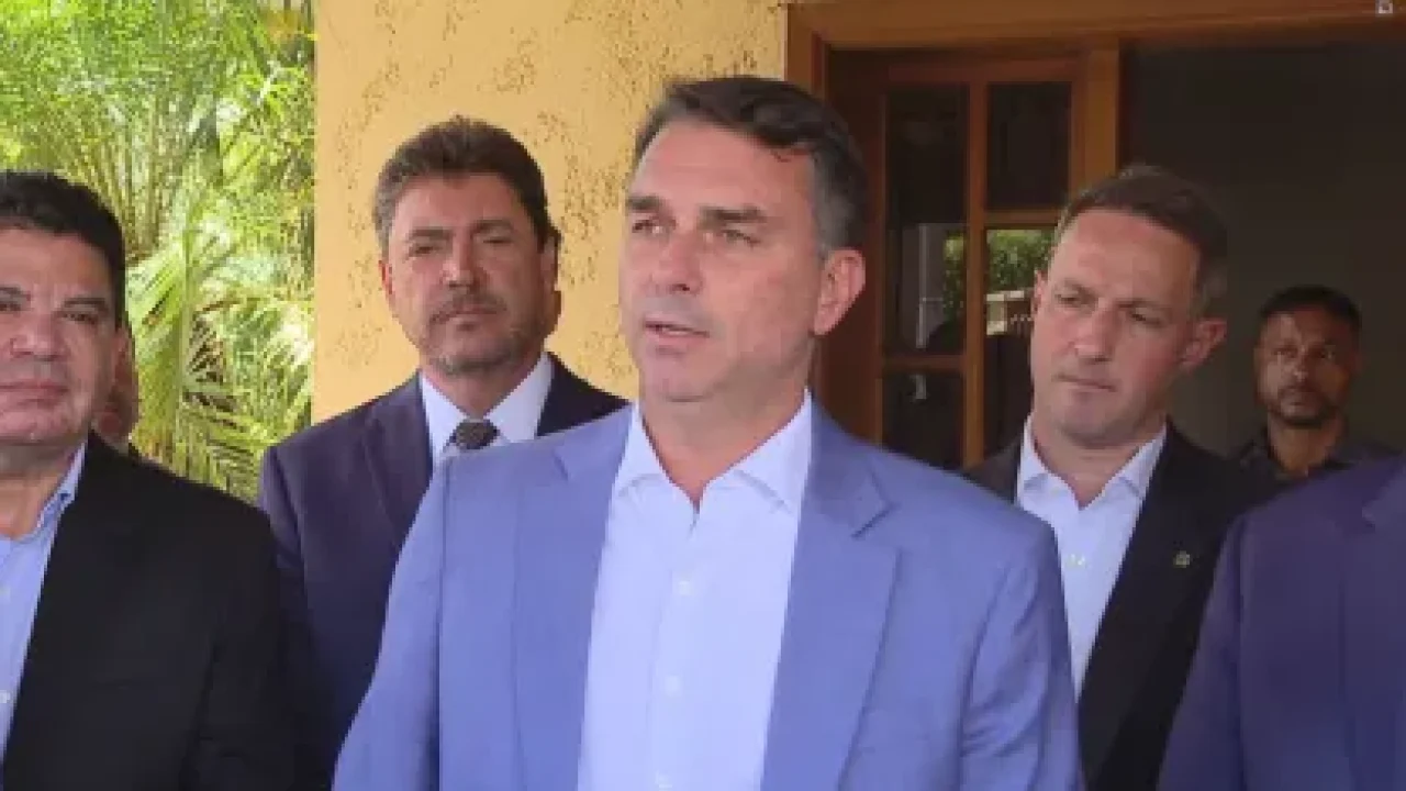 coletiva-flacio-bolsonaro-qg-brasilia-06-10-26