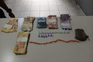 Polícia prende dois homens por tráfico de drogas em Colombo — Foto: Governo do P