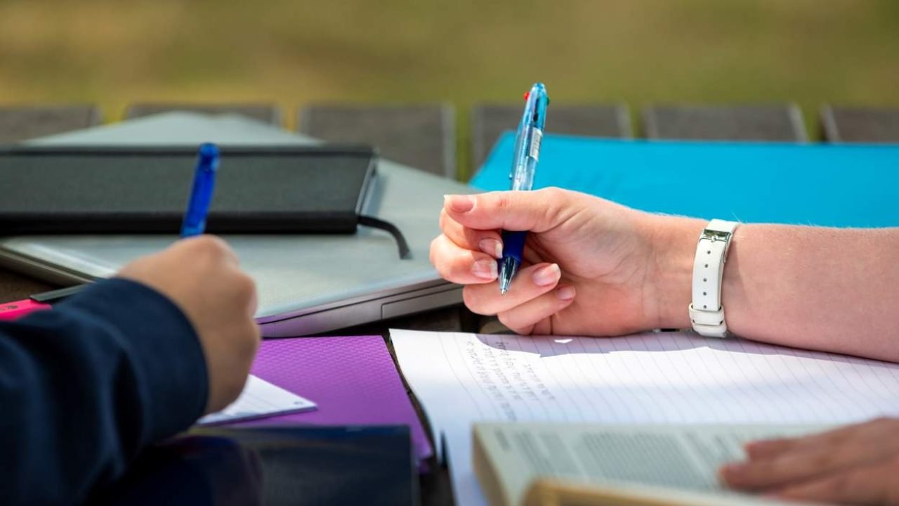 Concurso da Secretaria da Saúde do Paraná — Foto: H2FOZ