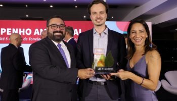 Representação da Portos do Paraná na entrega do prêmio — Foto: Governo do Paraná