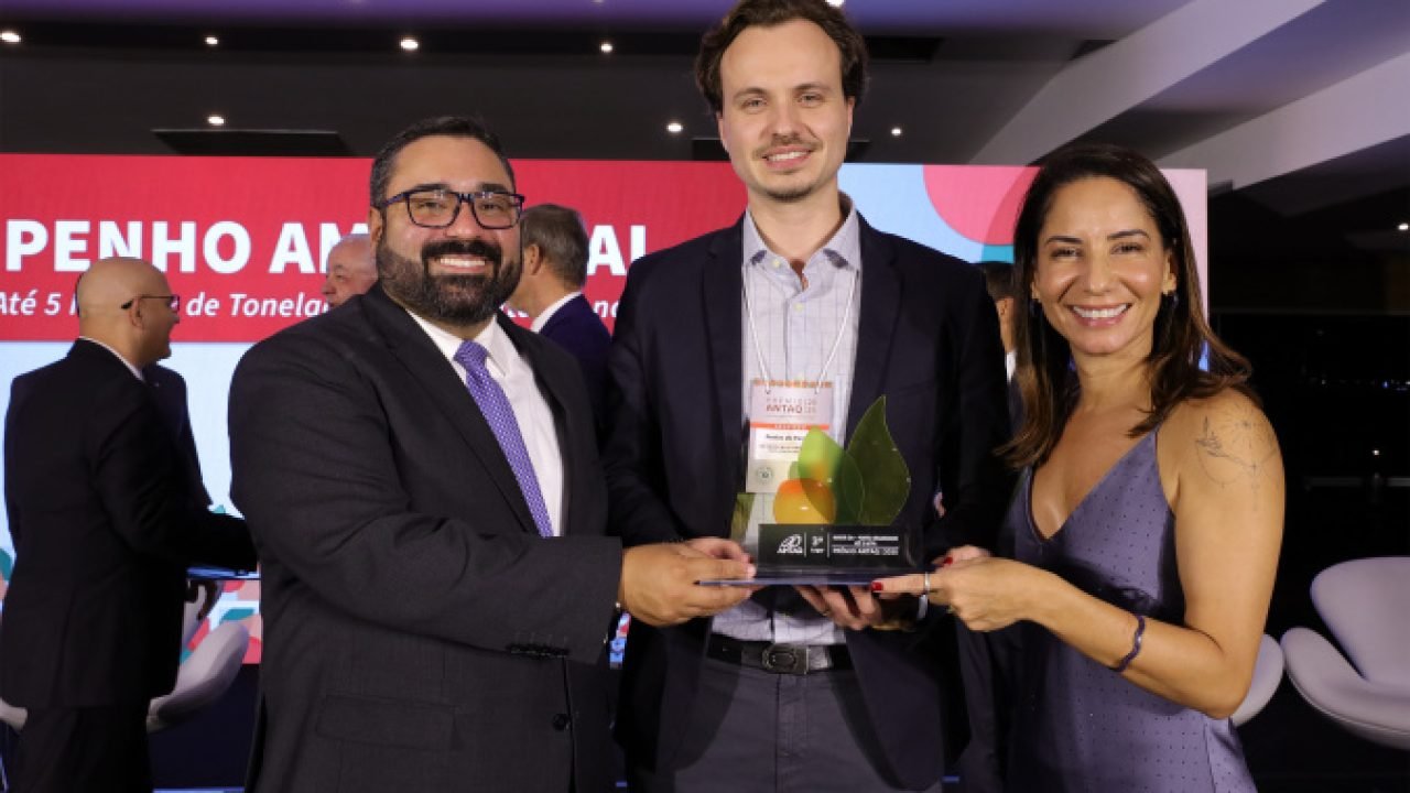 Representação da Portos do Paraná na entrega do prêmio — Foto: Governo do Paraná