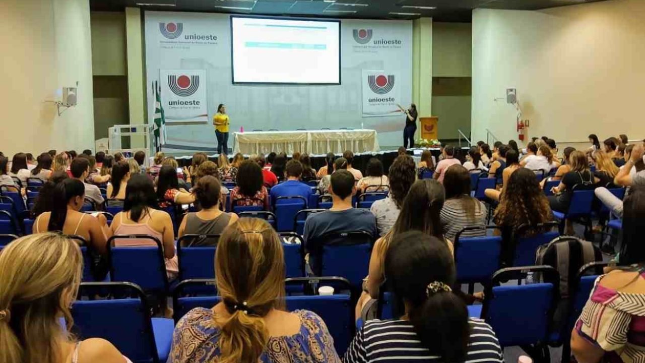 Cursinho preparatório para concurso da prefeitura — Foto: H2FOZ