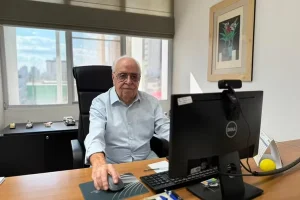 de-office-boy-a-diretor-homem-de-96-anos-ainda-bat006612170202607141438.webp.webp