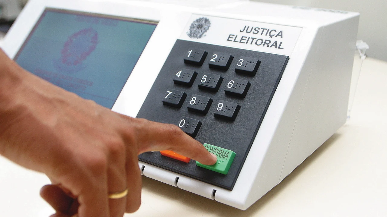 demonstraccca7acc83o-do-uso-da-urna-eletrocc82nica-para-as-eleiccca7occ83es-de-2006